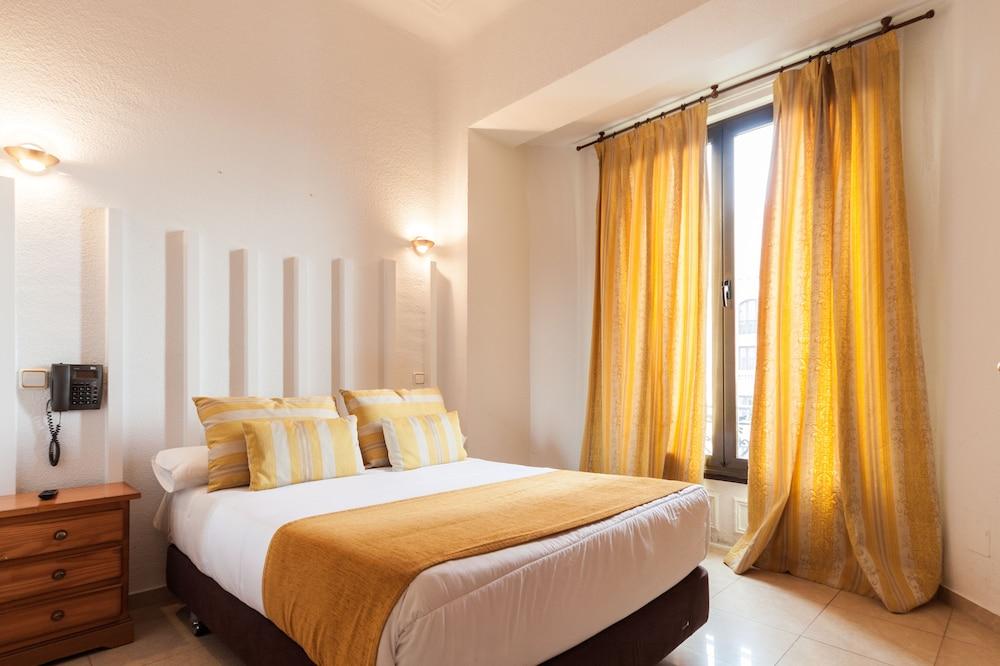 Hostal Josefina Madrid Exterior foto