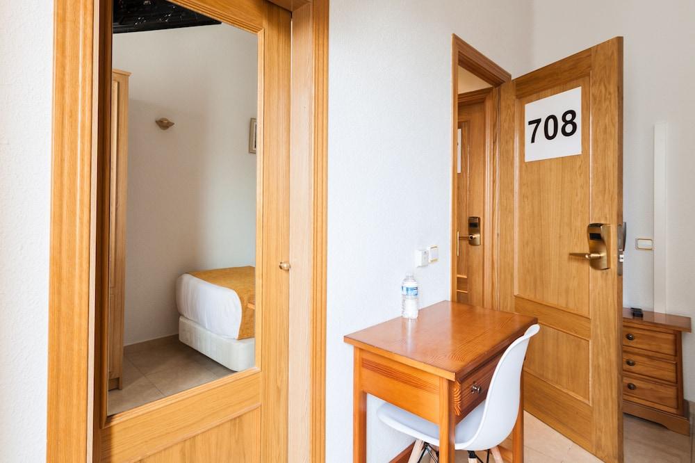 Hostal Josefina Madrid Exterior foto