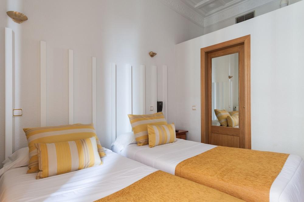 Hostal Josefina Madrid Exterior foto
