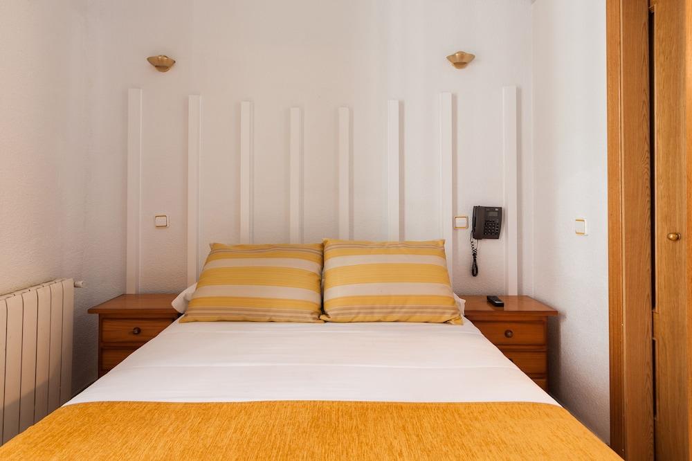 Hostal Josefina Madrid Exterior foto