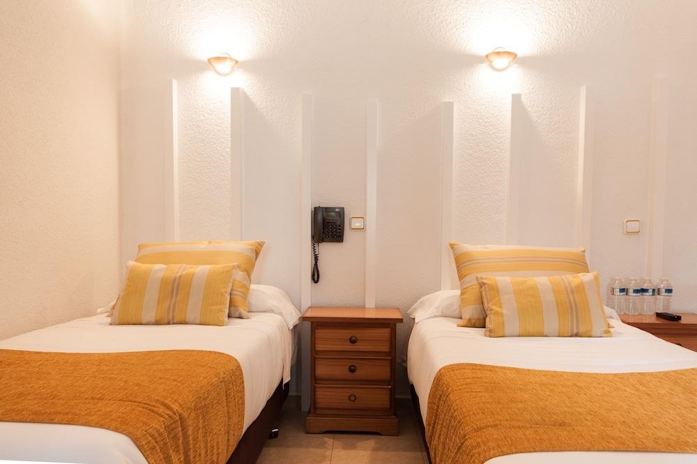 Hostal Josefina Madrid Exterior foto