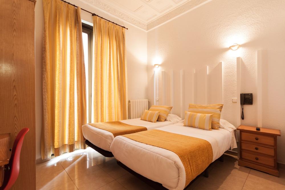 Hostal Josefina Madrid Exterior foto