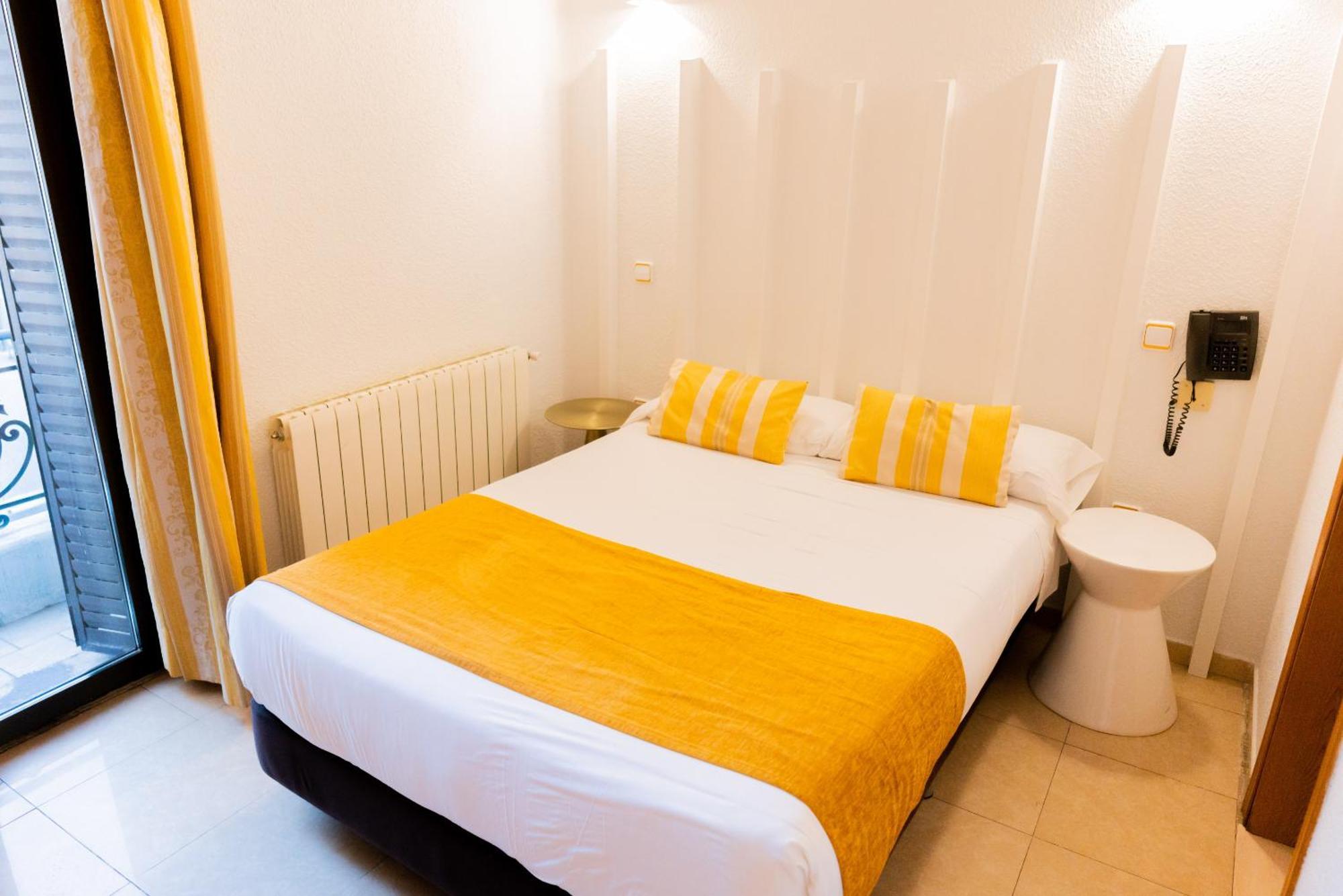 Hostal Josefina Madrid Exterior foto