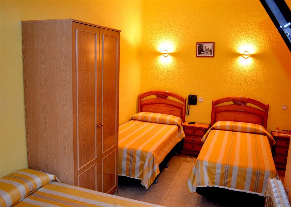 Hostal Josefina Madrid Exterior foto